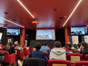 I ragazzi che presentano i fumetti in collegamento Meet.